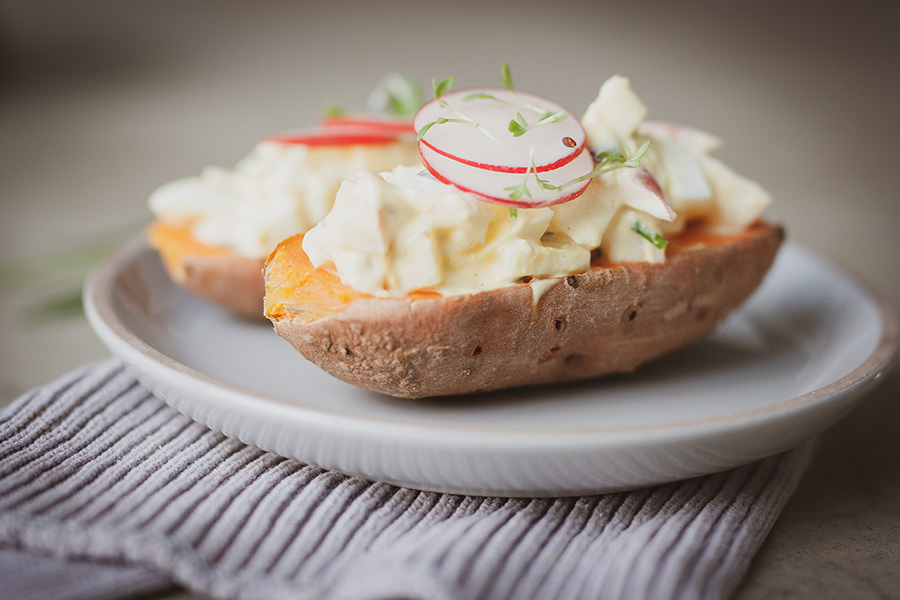 Gesunder Eiersalat mit Gebackener Süßkartoffel – Sandra Ludes – Gesunde und glutenfreie Rezepte für Kinder und die Familie